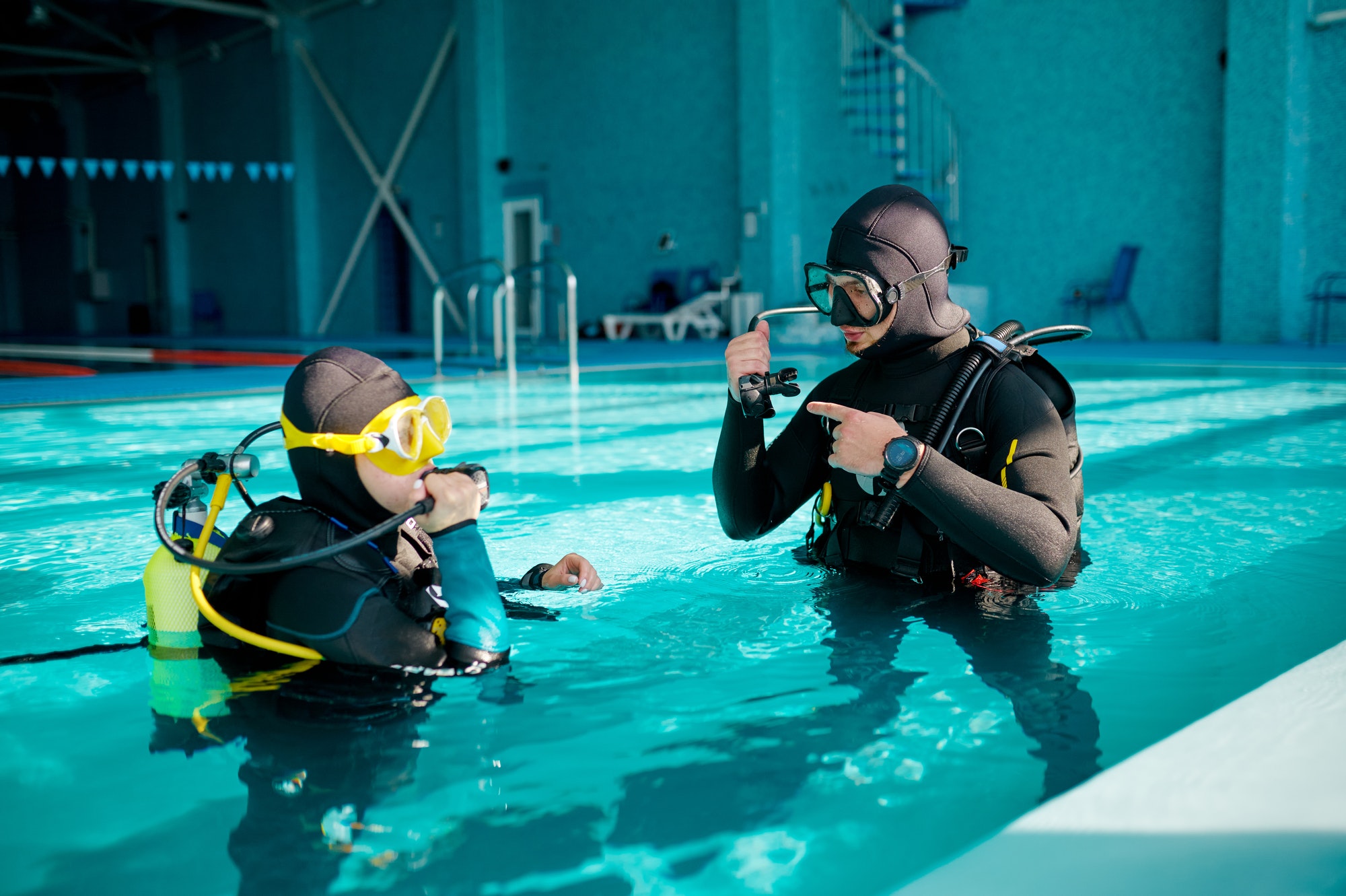 female-diver-and-male-divemaster-diving-school.jpg